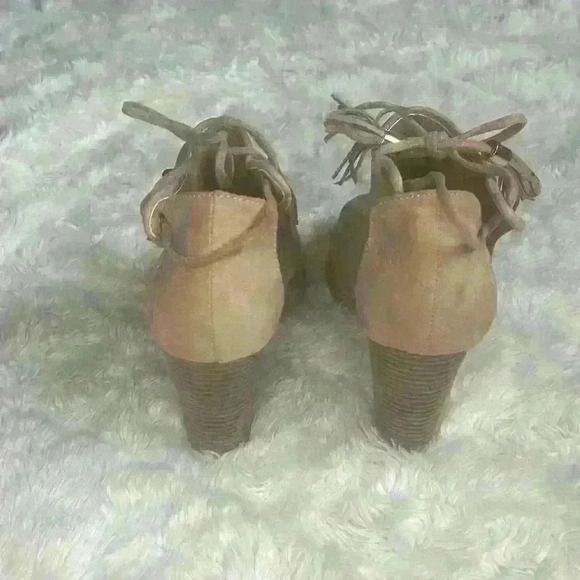Qupid tan faux suede,‎ peep toe, block heel woman’s size 7.5 - Picture 4 of 4